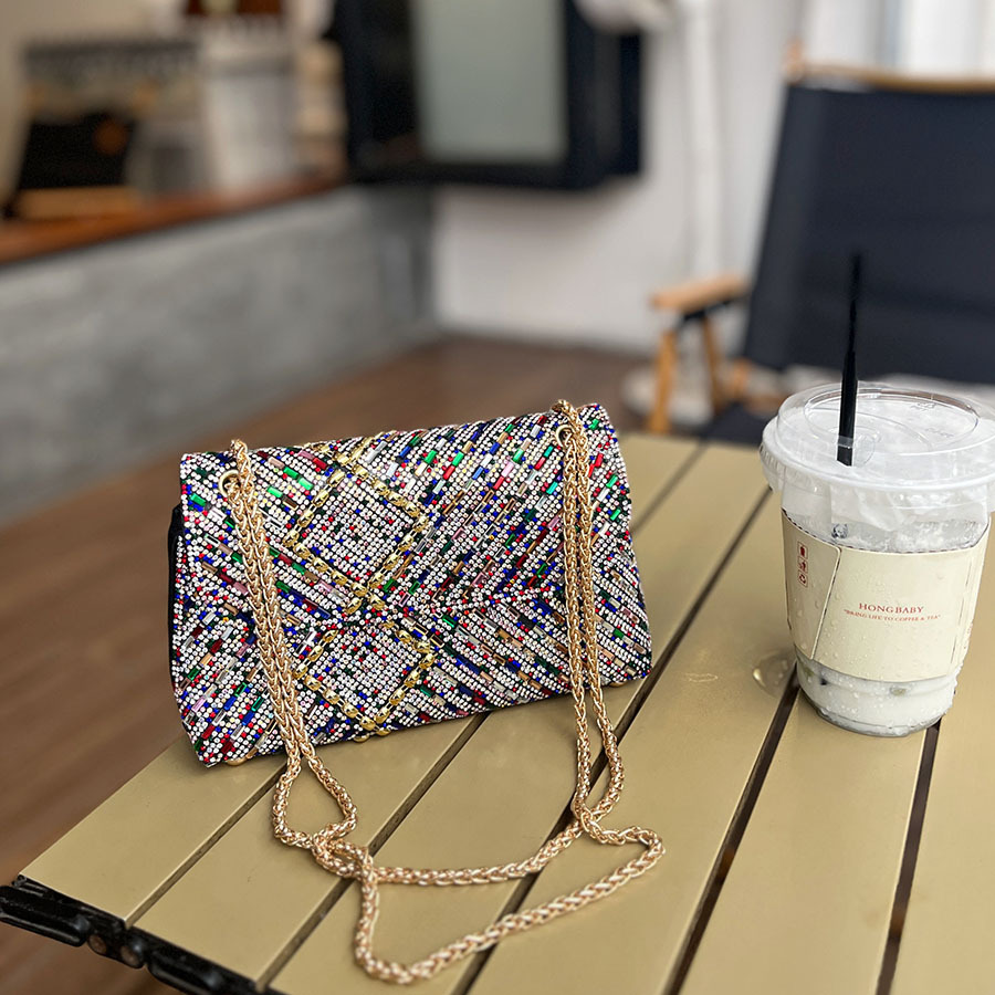 Bolso de mano con tachuelas de - Women Fashion Dress Names reseña y precio